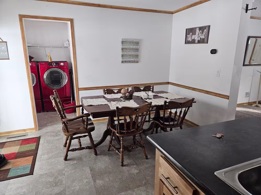 04a Dining Area - Caroga Creekside Living