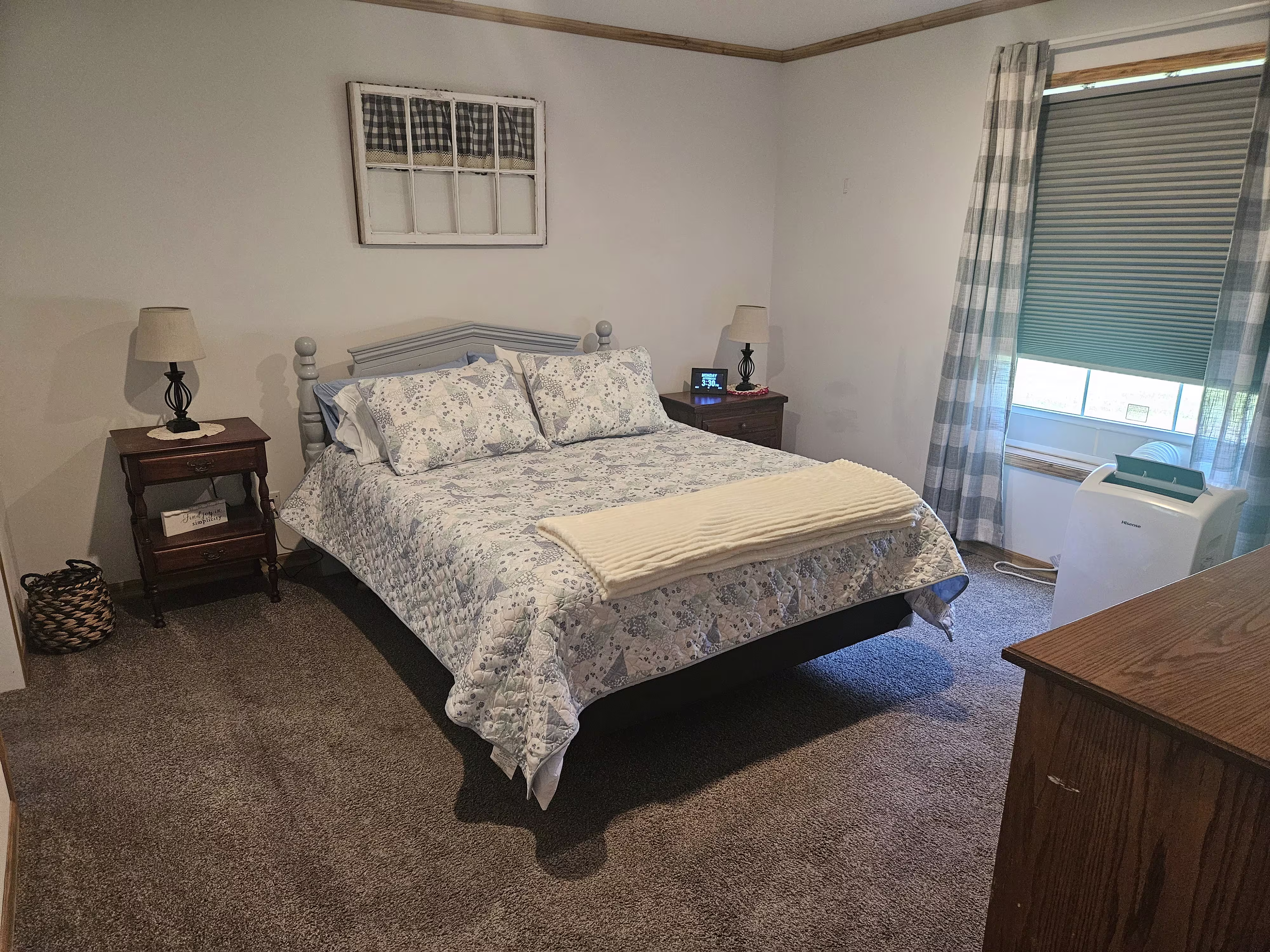 Master Bedroom - Queen Bed